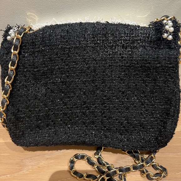 Chanel style shaggy B&W purse with gold and black chain and gold closure. NWT - Picture 8 of 9
